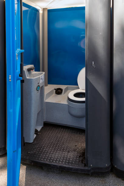 Best Porta potty rental near me  in Hallsville, MO